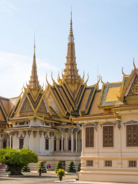 Kraliyet Sarayı, Kral Phnom Penh, Kamboçya 'nın kraliyet konutu olarak hizmet veren görkemli bir güzel binalar kompleksidir.