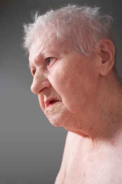 Retrato de velha mulher nua — Fotografia de Stock