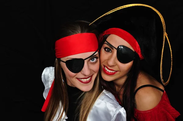 Mädchen tragen Piraten Karnevalskostüm und Hut — Stockfoto