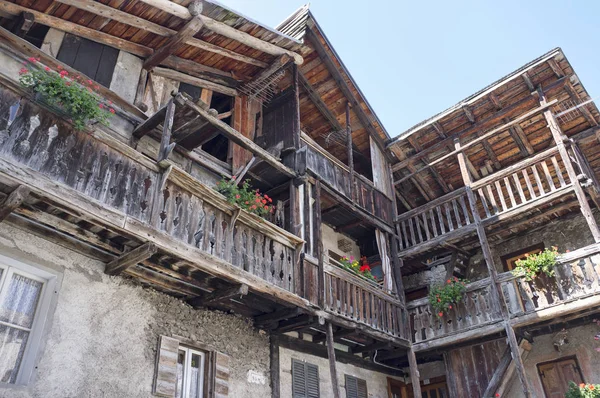Cibiana di Cadore, il borgo murale delle Dolomiti — Foto Stock