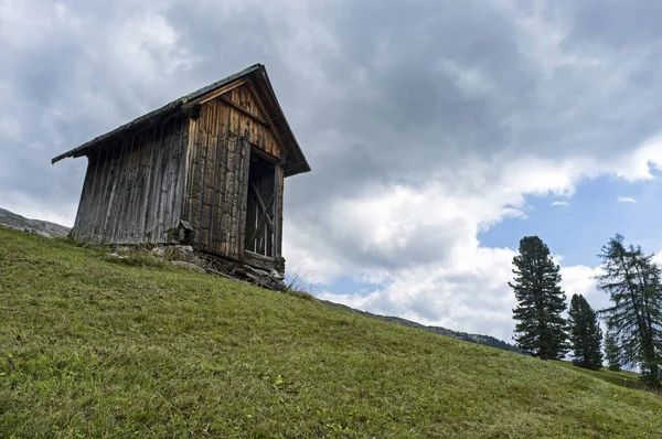 Old barn in the mountain — Stock Photo, Image