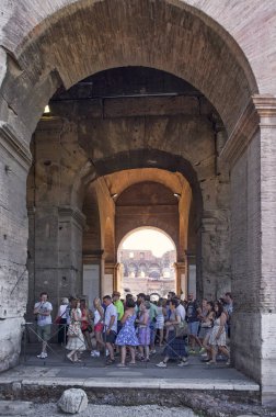 Kolezyum'a gelen turist