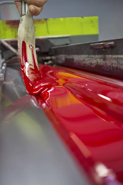 Closeup Spatula Spreads Red Color Roller Offset Machine — Stock Photo, Image