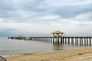 Pier deniz üzerinde