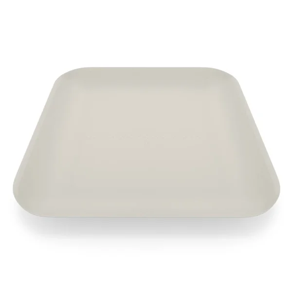 Картонная тарелка для еды на белом изолированном фоне — стоковое фото