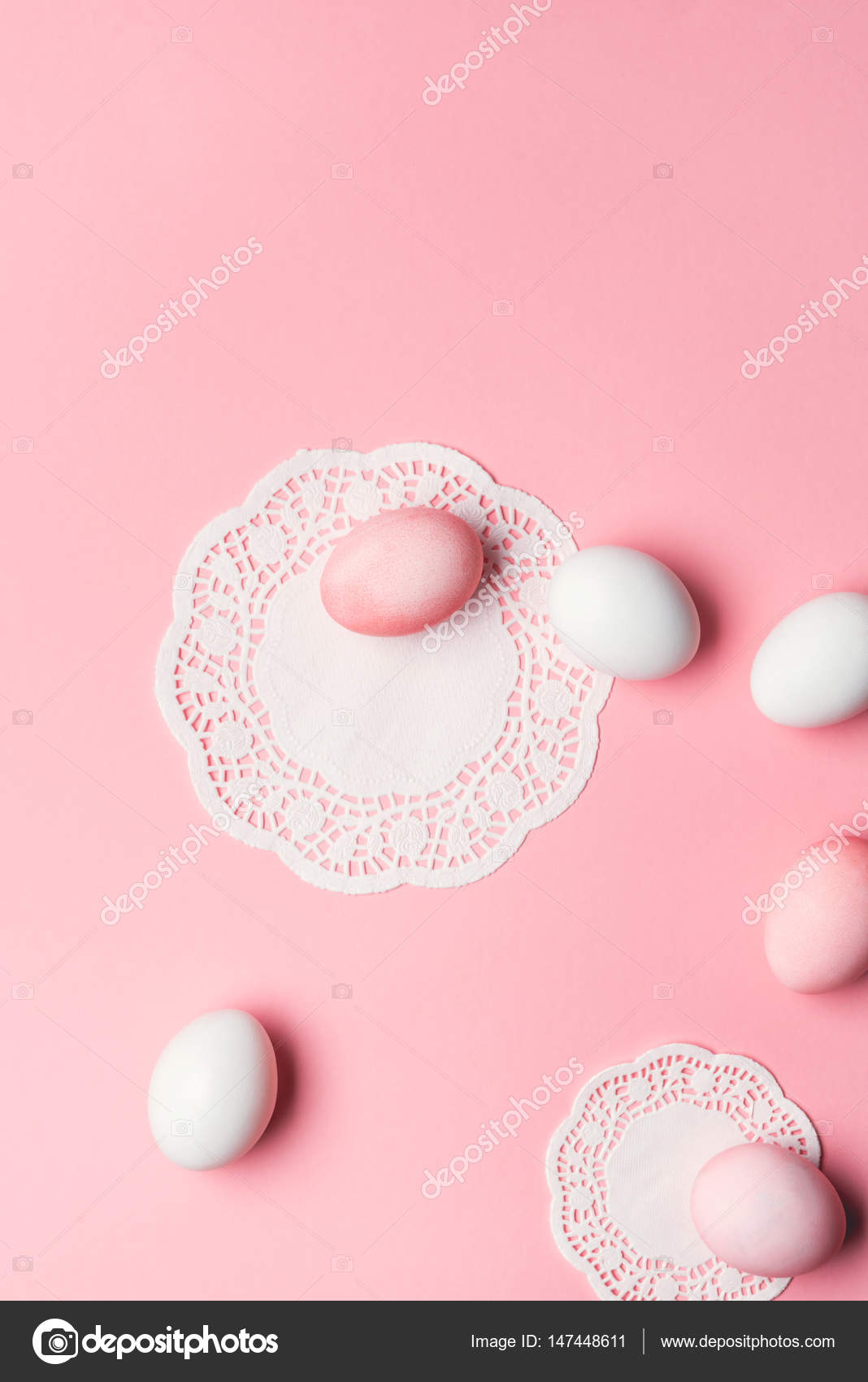Easter eggs with lace napkins — Stock Photo © YBoychenko 147448611