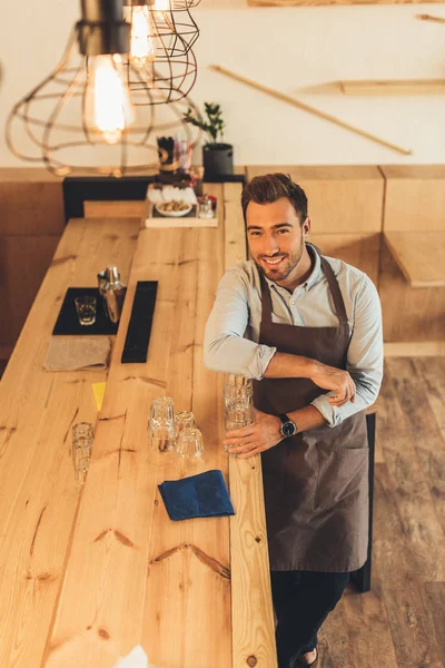 Barista ayakta sayaç