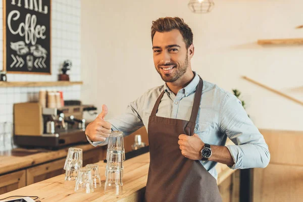 Barista standing at counter — Stock Photo, Image