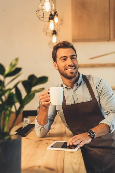 Barista with cup of coffee — Stock Photo, Image