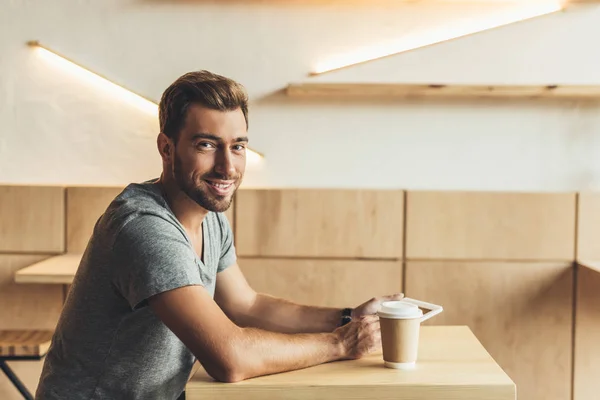 Man with tablet in cafe — Stock Photo, Image