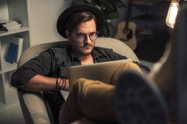 Laptop Kullanılıyor