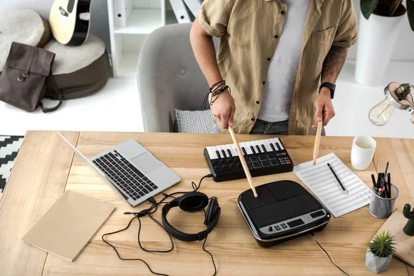 Musician playing on drum pad — Stock Photo, Image