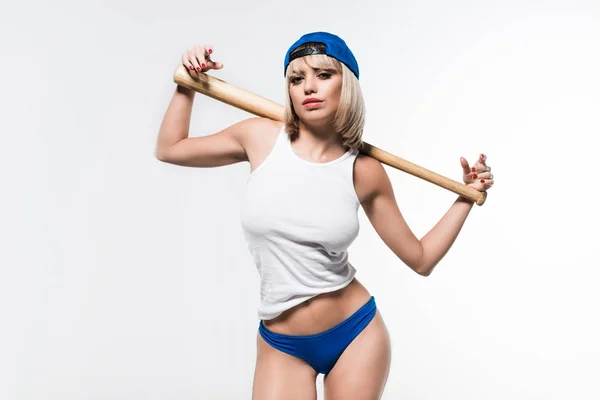 Piękna kobieta z kijem baseballowym — Zdjęcie stockowe