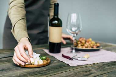 brie peyniri çeşnicibaşı alarak parça