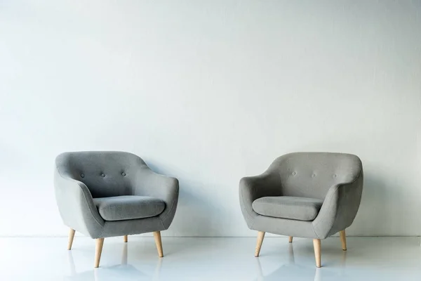 Два серых кресла — стоковое фото