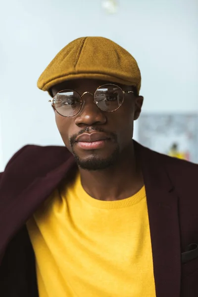 Man in cap and eyeglasses — Stock Photo, Image