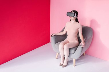 vr kulaklık güzel kız