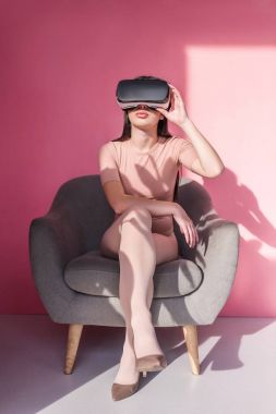 vr kulaklık güzel kız