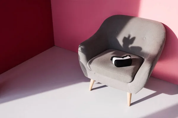 VR fejhallgató a fotel — Stock Fotó