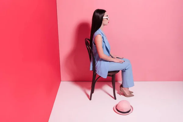 Fashionable girl sitting on chair — Stock Photo, Image