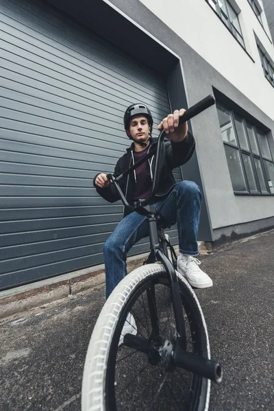 Bmx biker on street — Stock Photo, Image