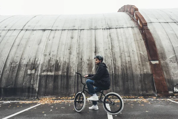 Bmx motociclista su strada — Foto Stock