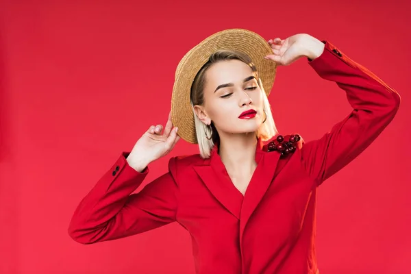 Menina em casaco vermelho e chapéu de palha — Fotografia de Stock