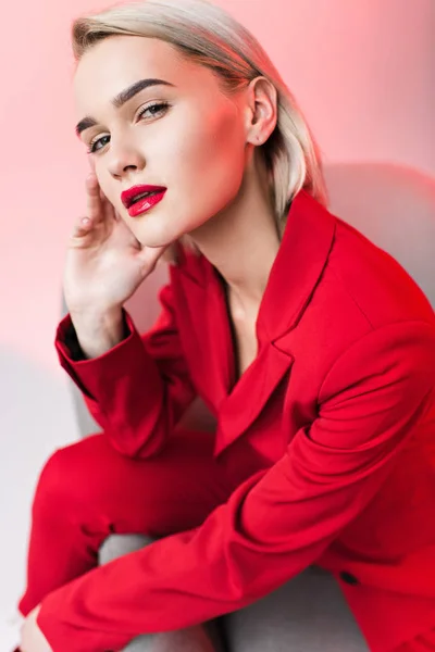 Mujer sensual en ropa roja —  Fotos de Stock