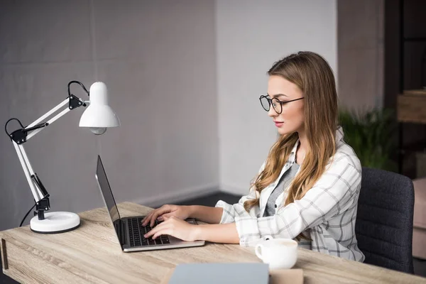 Attractive Concentrated Businesswoman Working Laptop — Stock Photo, Image