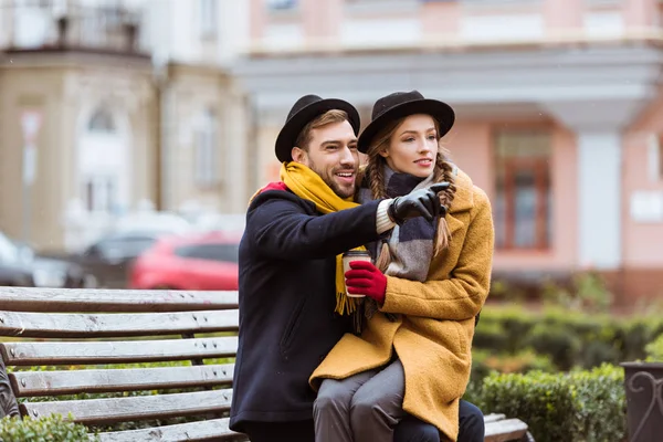 Happy Couple Sitting Bench Pointing Something — Stock Photo, Image