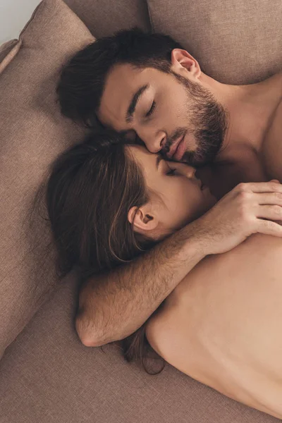 Schönes Junges Nacktes Paar Schläft Zusammen Bett — Stockfoto