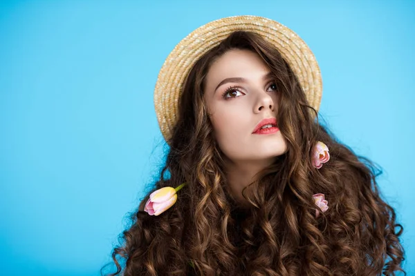 Attractive Young Woman Canotier Hat Flowers Her Long Curly Hair — Stock Photo, Image