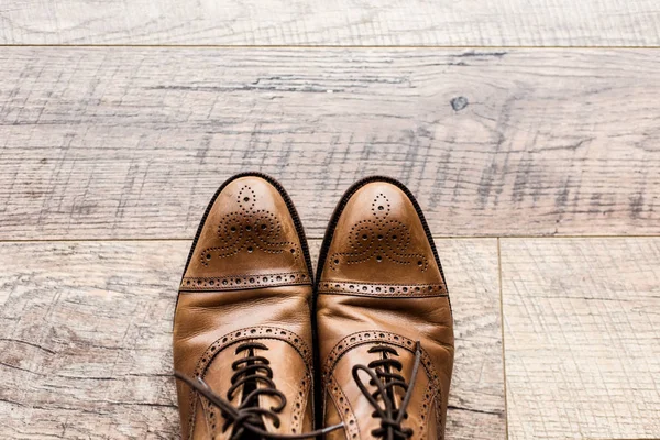 Top View Pair Leather Brown Shoes Wooden Floor — Stock Photo, Image