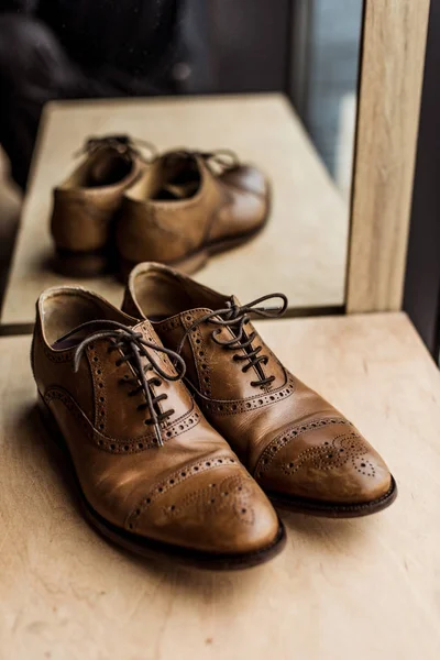 Moderne Braune Herrenschuhe Vitrine Geschäft — Stockfoto