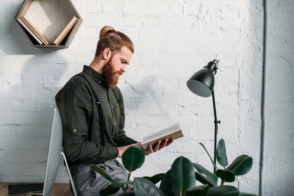 Side View Handsome Bearded Businessman Sitting Table Reading Book — Stock Photo, Image