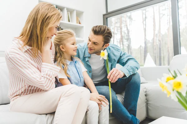 Father Presenting Flower Little Daughter Home — Stock Photo, Image