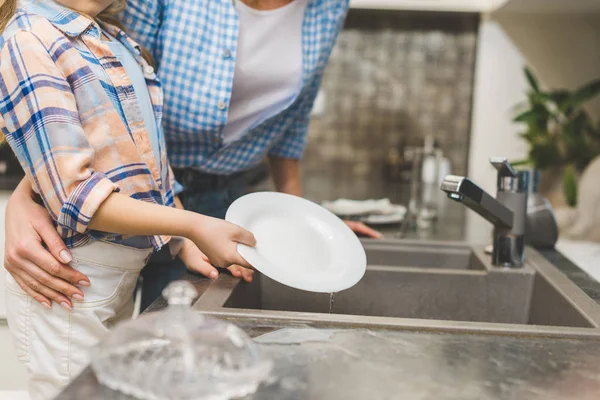 Partial View Little Daughter Helping Mother Wash Dishes Dinner Kitchen — Stock Photo, Image