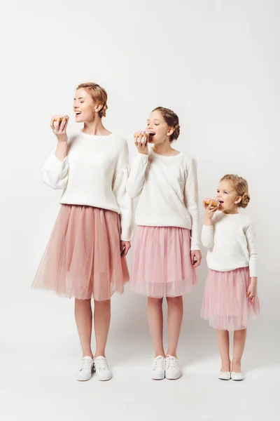 Family Similar Clothing Eating Sweet Doughnuts Isolated Grey — Stock Photo, Image