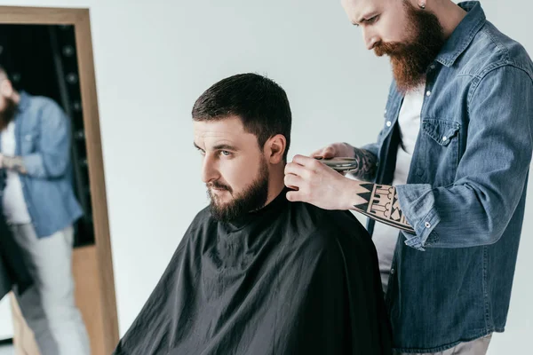 Serious Barber Shaving Client Hair Barbershop Isolated White — Stock Photo, Image