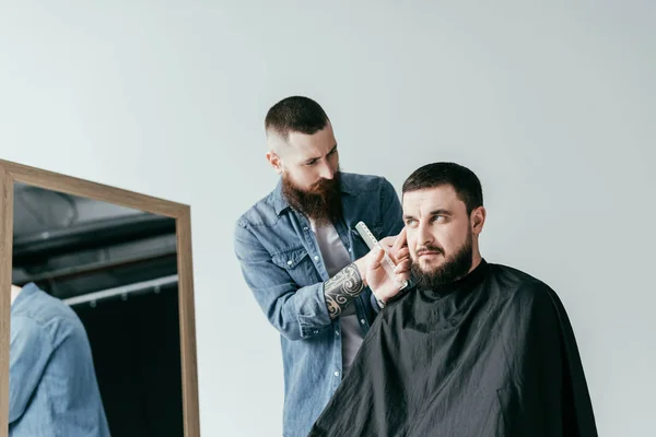 Bearded Barber Shaving Customer Hair Barbershop Isolated White — Stock Photo, Image