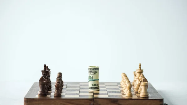 Échiquier Avec Argent Pièces Échecs Isolés Sur Blanc — Photo