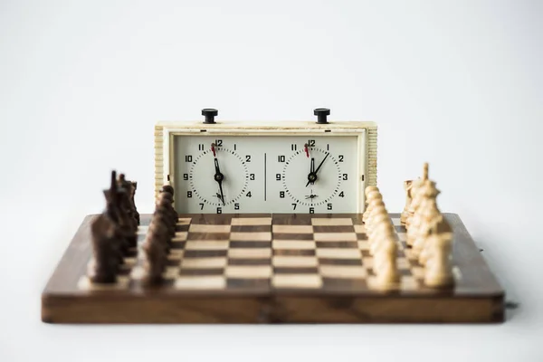 Ρολόι Σκακιού Και Σκάκι Φιγούρες Που Για Νέο Παιχνίδι Που — Φωτογραφία Αρχείου