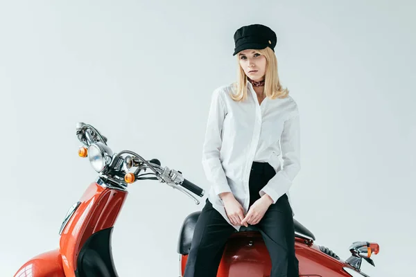 Jovem Mulher Atraente Sentada Motocicleta Vintage Isolada Cinza — Fotografia de Stock