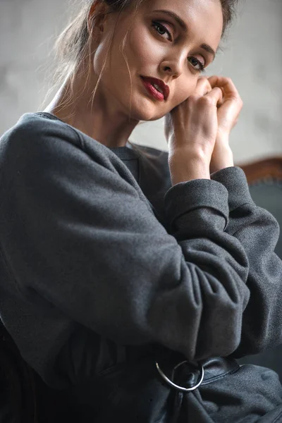 Close View Beautiful Tender Woman Looking Camera While Sitting Indoors — Stock Photo, Image