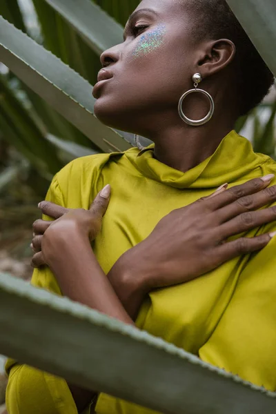 Tender Fashionable African American Woman Glitter Blushes Posing Yellow Dress — Stock Photo, Image