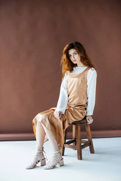 Beautiful Young Girl Posing Wooden Chair — Stock Photo, Image