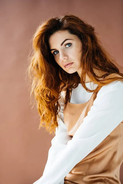 Attractive Redhead Woman Looking Camera Isolated Brown Background — Stock Photo, Image