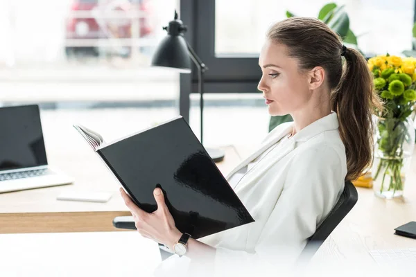 Side View Beautiful Businesswoman Book Workplace Office — Stock Photo, Image