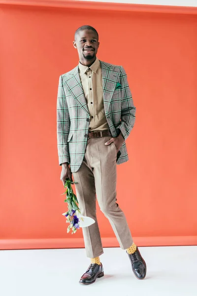 Fashionable African American Man Retro Jacket Flowers Red — Free Stock Photo