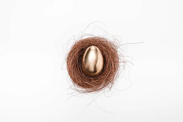 Golden Easter egg in nest — Stock Photo